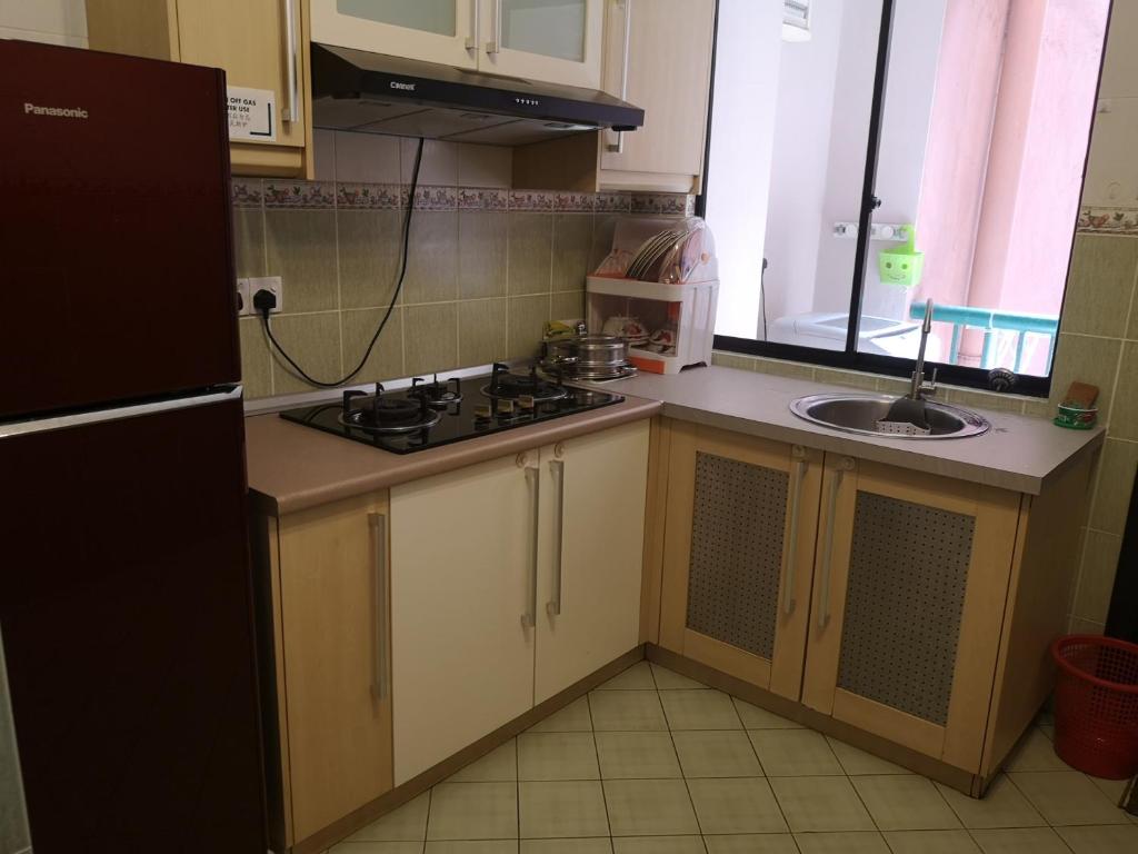Köök või kööginurk majutusasutuses Marina Court KK City Homestay