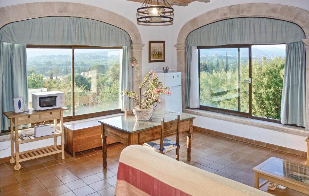TV a/nebo společenská místnost v ubytování 1 Bedroom Gorgeous Apartment In Selva