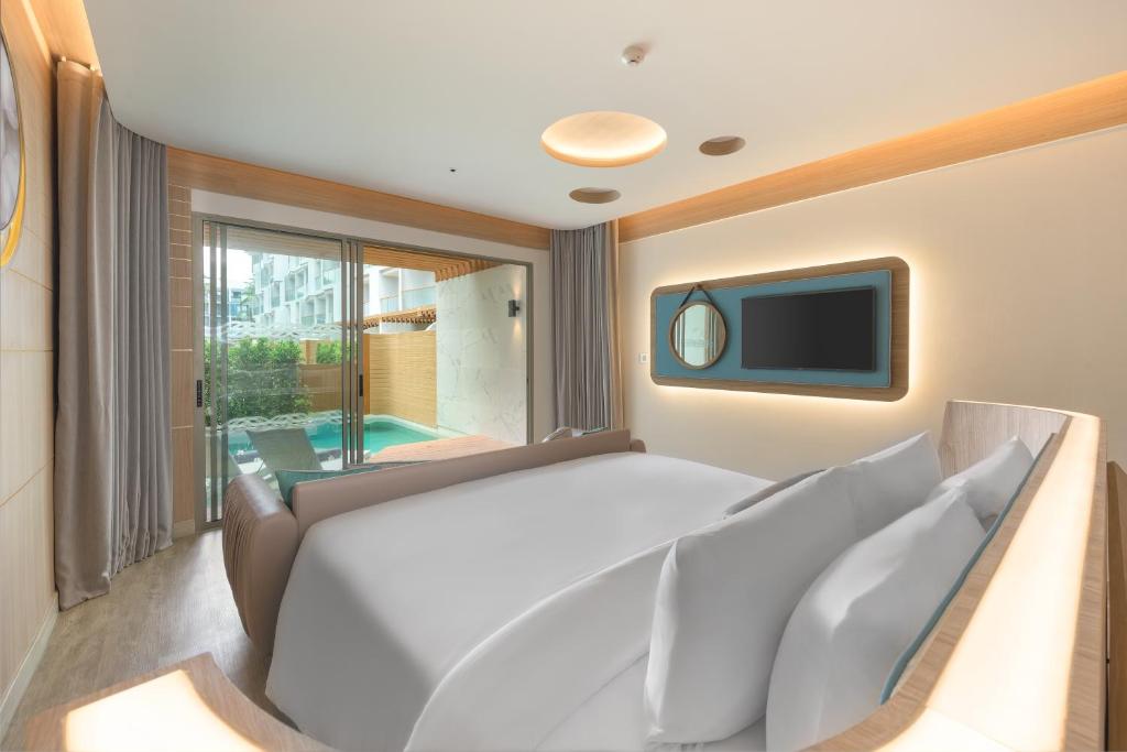 Andaman Embrace Patong, Phuket - Resim 41