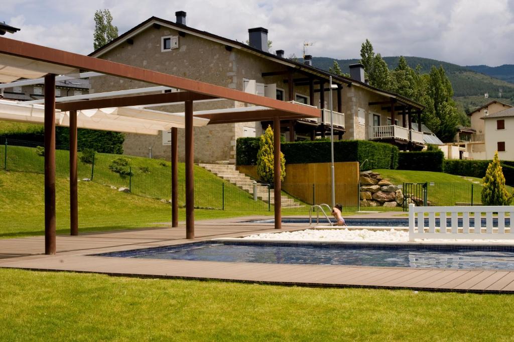 Bazén v ubytování Casa 4 Habitaciones en Osseja nebo v jeho okolí