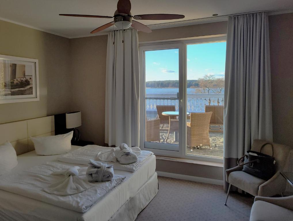 Hotel Resort Märkisches Meer - 带露台和湖景的双人间
