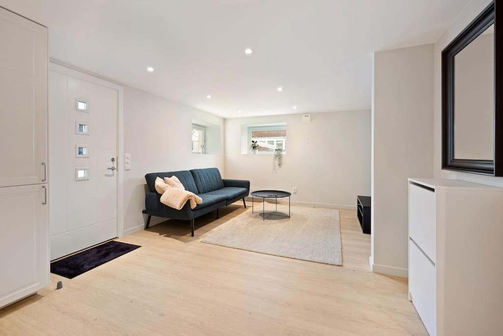 Practical Basement Apt with all home comforts close to City Centre - Appartamento Con 1 Camera Da Letto