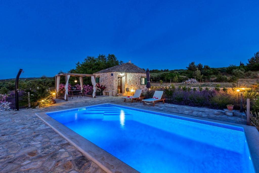 Bazén v ubytovaní Magical Island Home alebo v jeho blízkosti