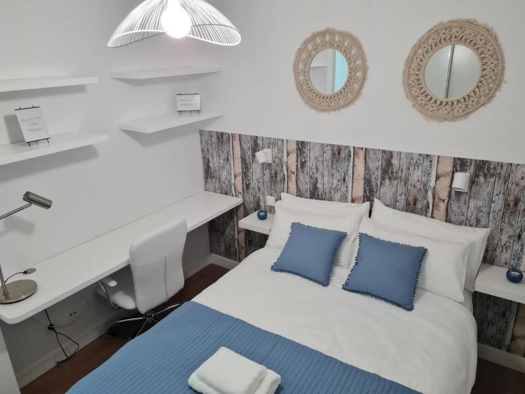 Postel nebo postele na pokoji v ubytování Your Canary Home