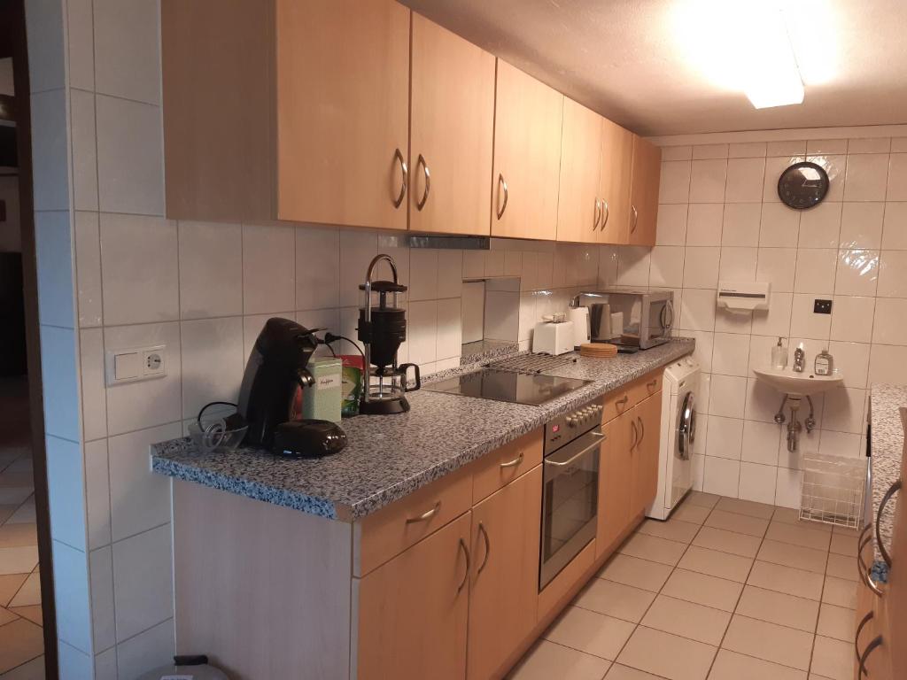 Kuchyň nebo kuchyňský kout v ubytování Pension & Ferienhaus Latröpchen
