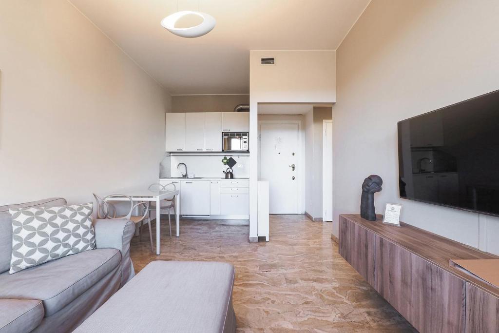 Telewizja i/lub zestaw kina domowego w obiekcie Contempora Apartments - Elvezia 8 - E52