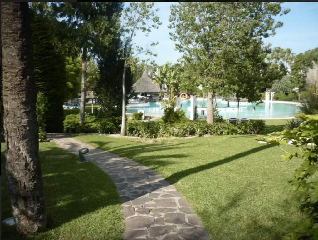Basen w obiekcie Beautiful, Bright and Spacious Duplex in Marbella lub w pobliżu