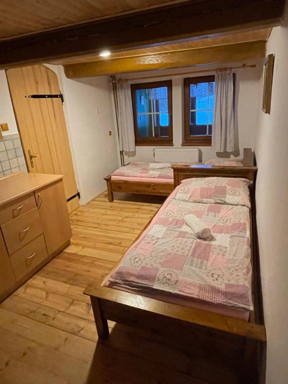 Postel nebo postele na pokoji v ubytování Hepnarova Bouda