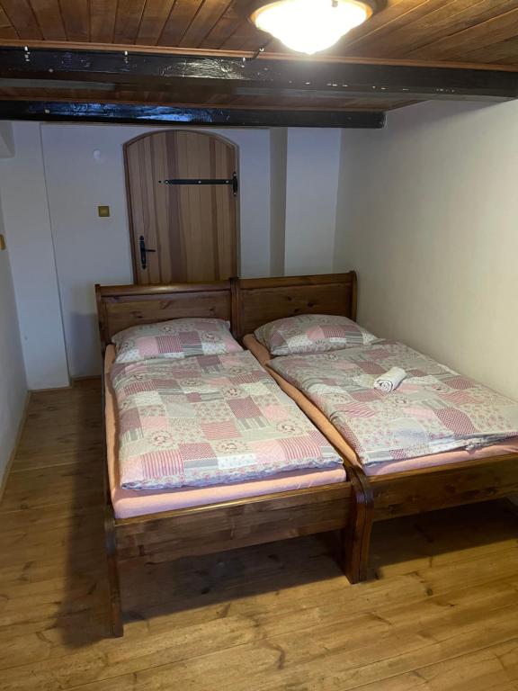 Postel nebo postele na pokoji v ubytování Hepnarova Bouda