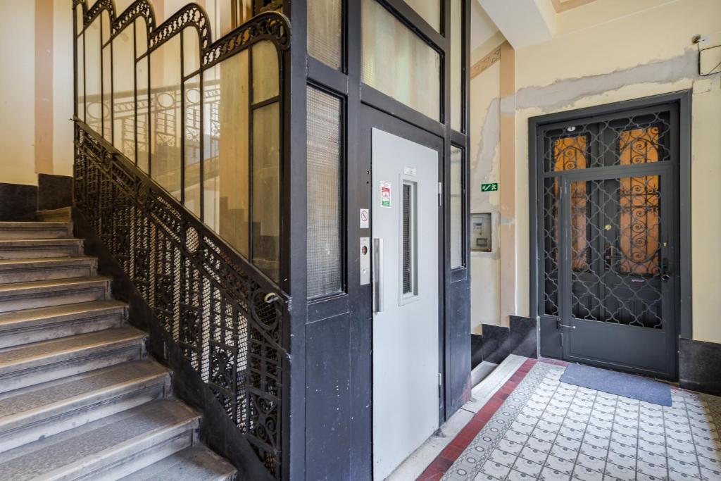 Exteriér alebo vchod do ubytovania BpR Violet Noir Apartment with A/C