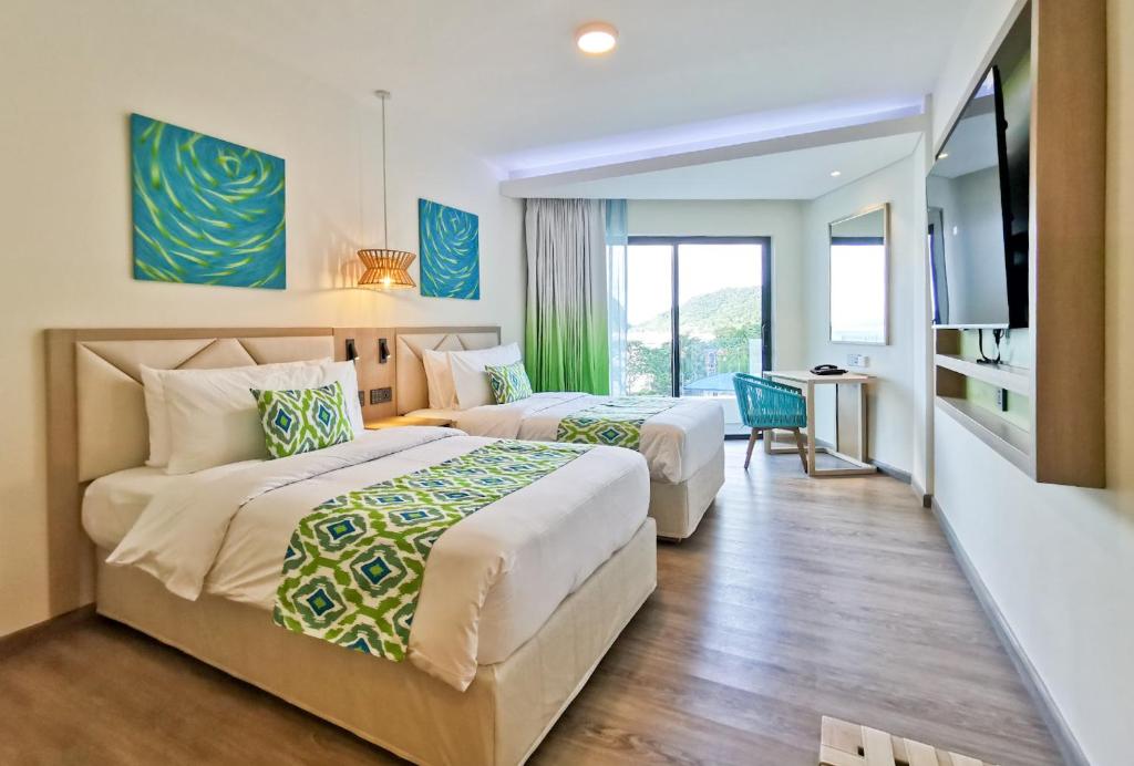 Postel nebo postele na pokoji v ubytování Lime Resort El Nido