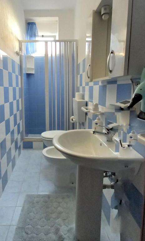 A bathroom at Case Pescatori