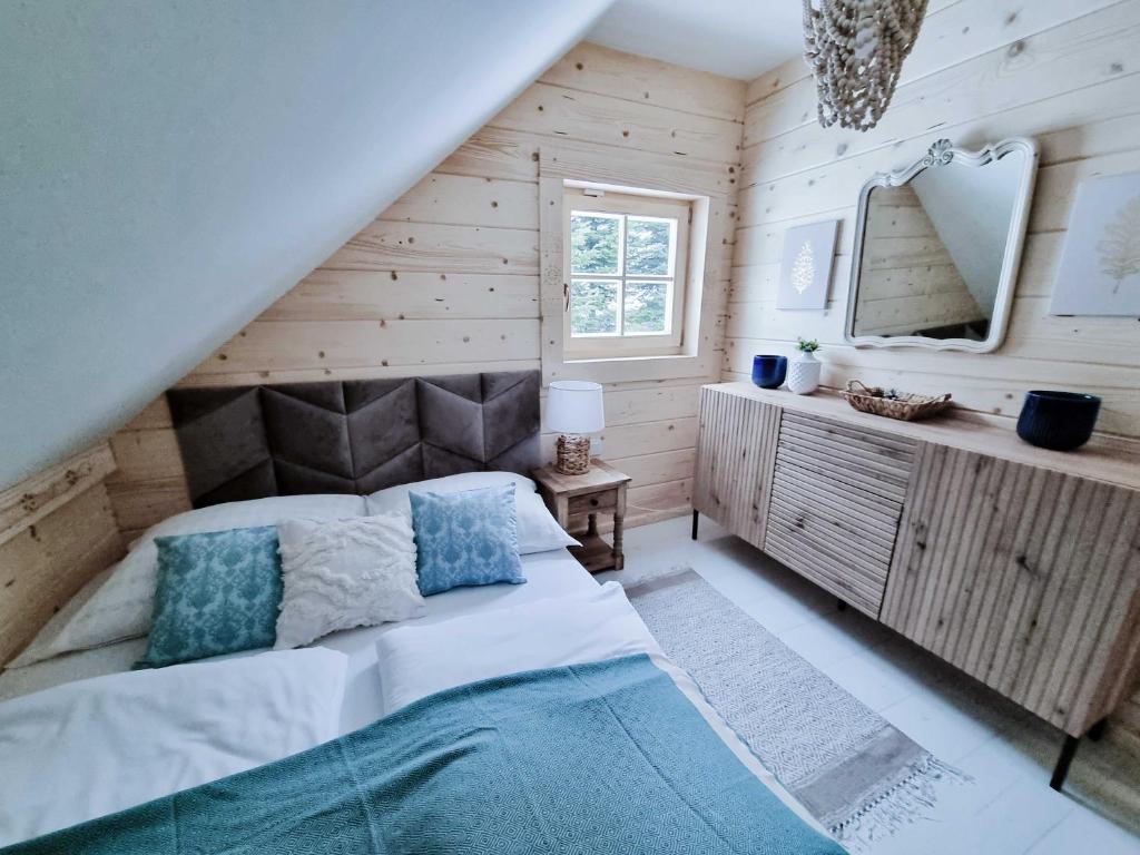Säng eller sängar i ett rum på Koniakowo - dom Forest