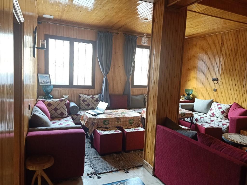 Posezení v ubytování Atlas Chalet Armed