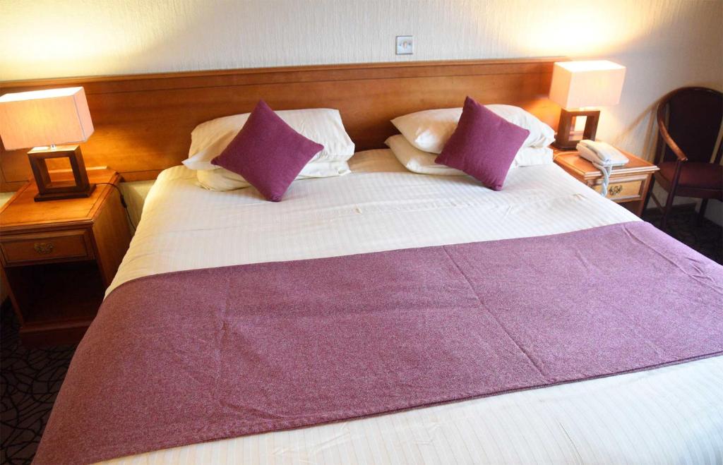 Postel nebo postele na pokoji v ubytování The Royal Hotel