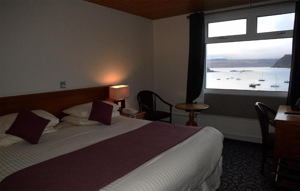 Postel nebo postele na pokoji v ubytování The Royal Hotel