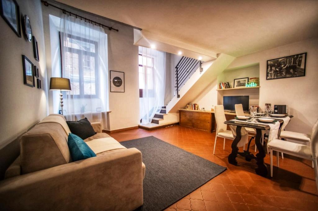 A seating area at Rione VI Loft