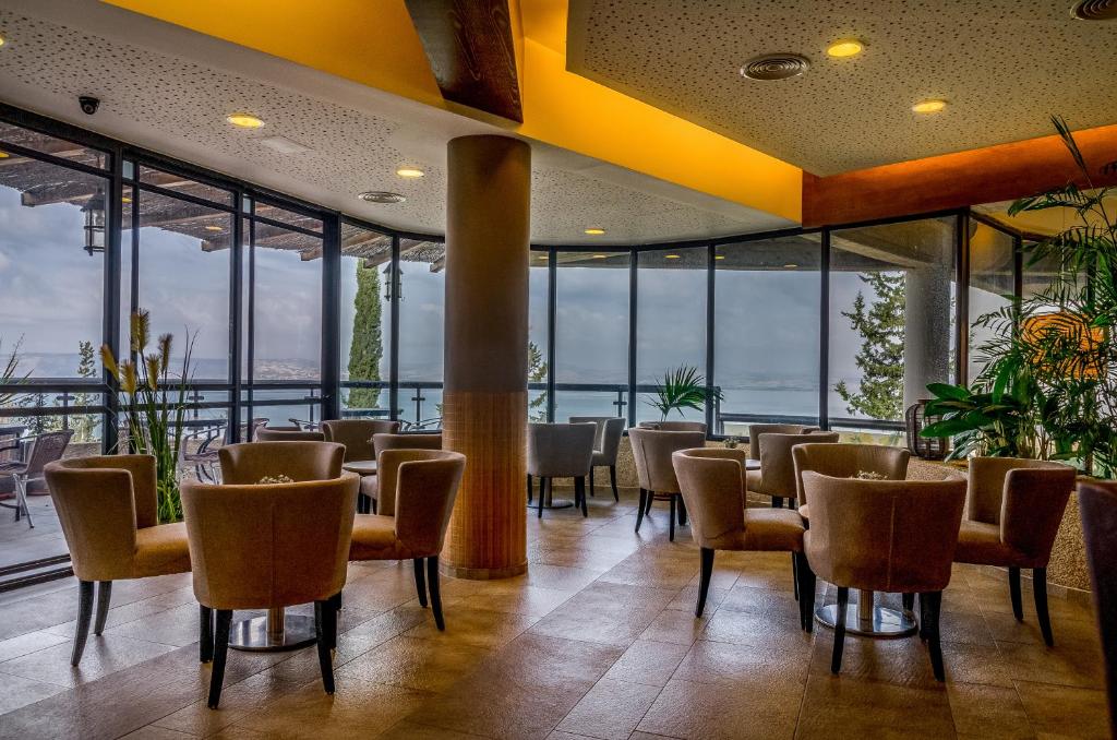 Posezení v ubytování Ramot Resort Hotel