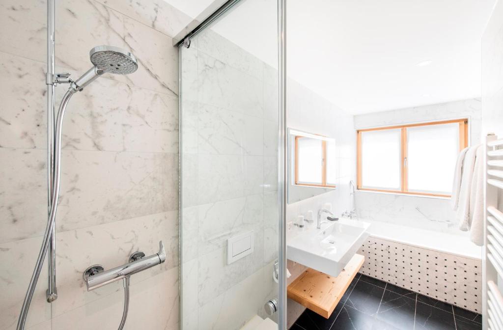 Koupelna v ubytování Posthotel Valbella