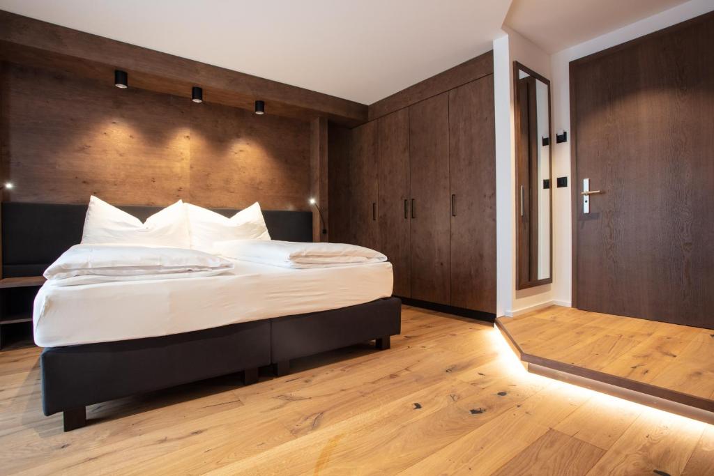 Postel nebo postele na pokoji v ubytování Posthotel Valbella