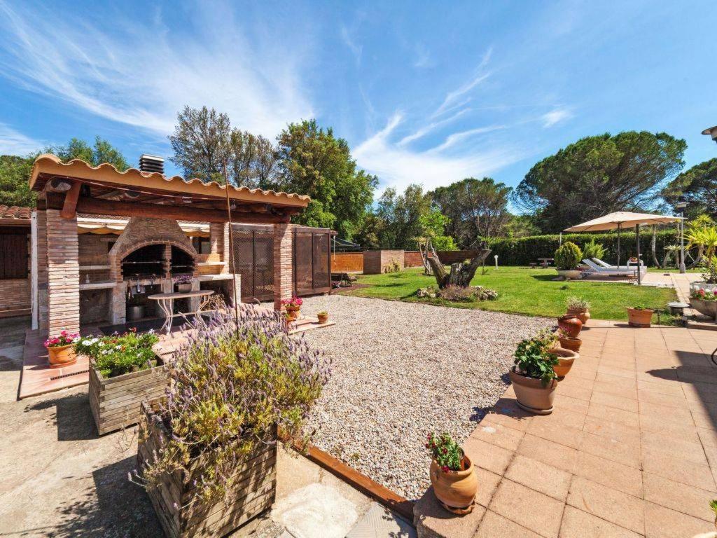 Casa Rustica con piscina en Girona, Fornells de la Selva ...