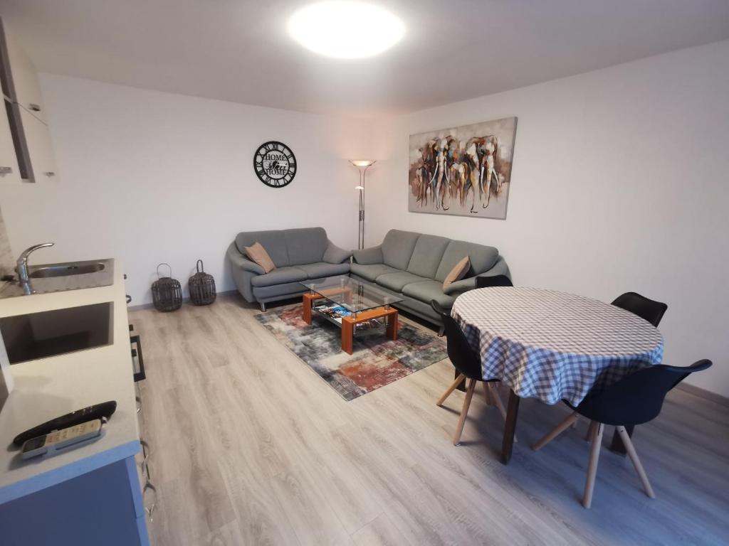 A seating area at Apartment Budin 2, Rijeka center