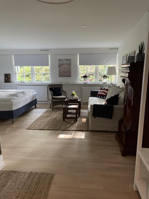 Trouville Bed & Breakfast - Deluxe Room