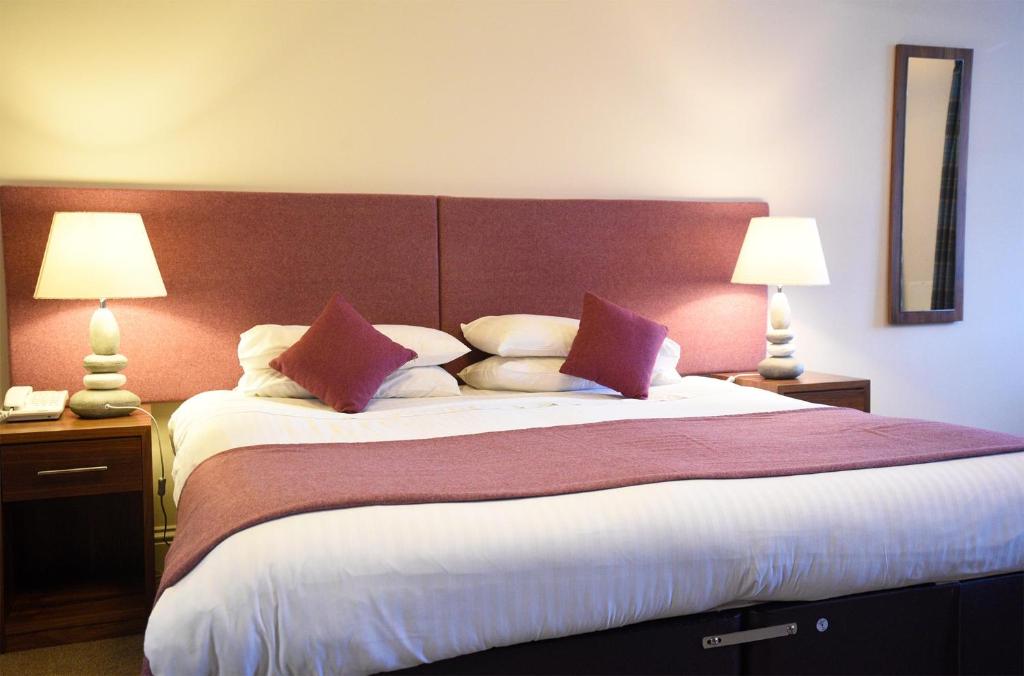 Postel nebo postele na pokoji v ubytování The Royal Hotel
