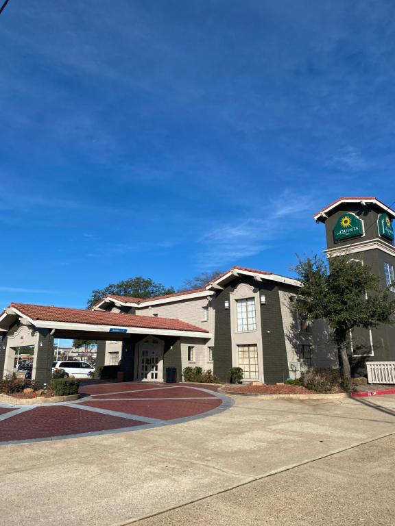 a front view of a hotel with a clock tower at La Quinta Inn by Wyndham Tyler in Tyler
