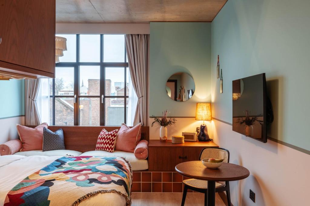 Postel nebo postele na pokoji v ubytování room2 London Chiswick Hometel