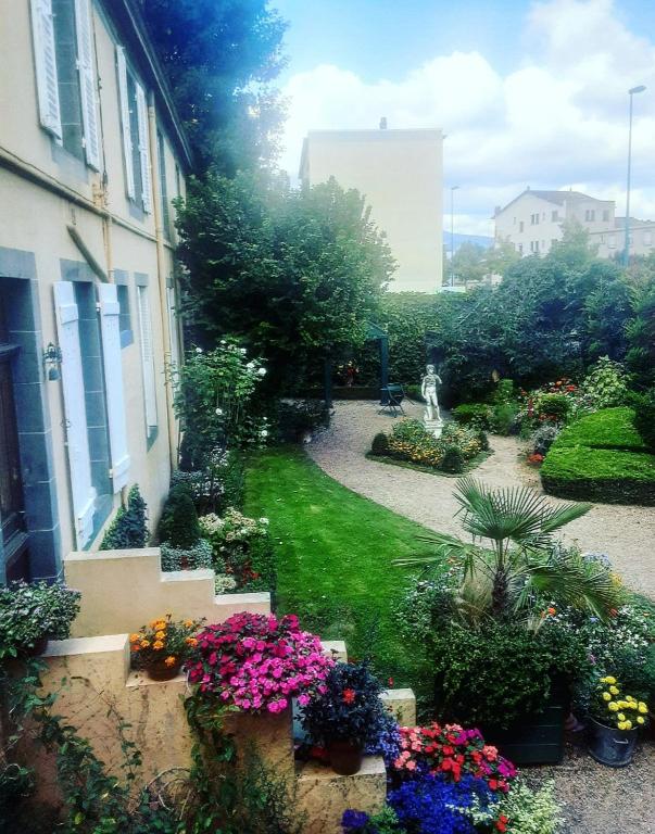 Propriété Charbaymond - Quarto Duplo Com Vista Jardim