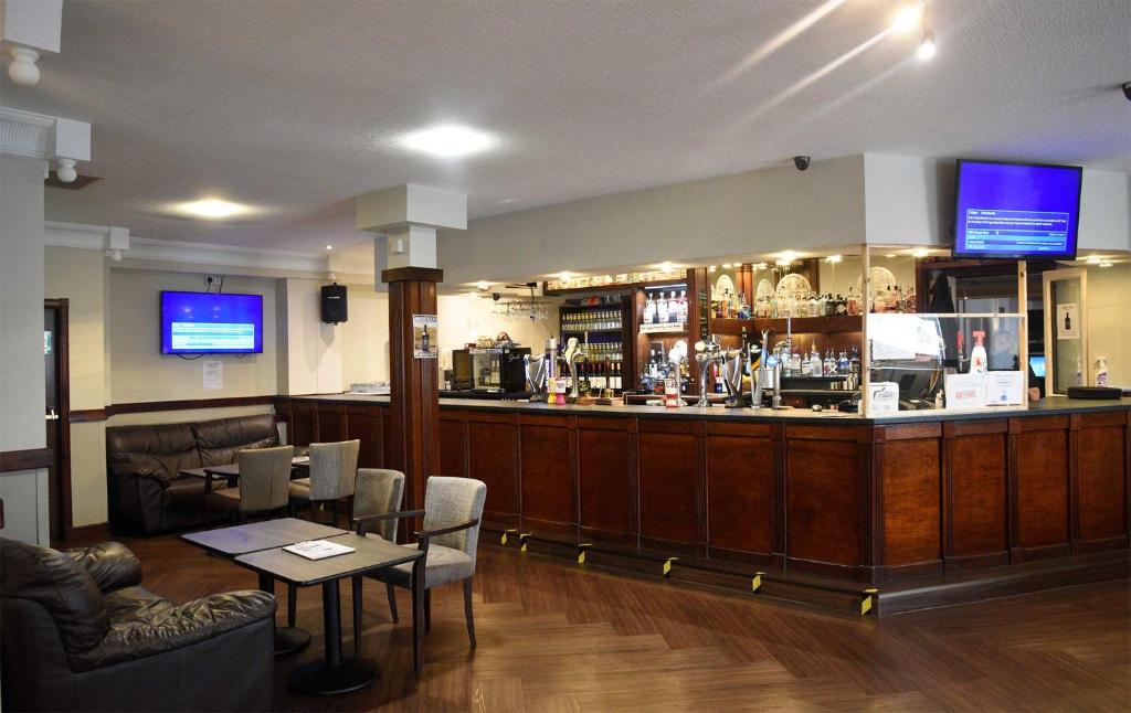 Lounge nebo bar v ubytování The Royal Hotel