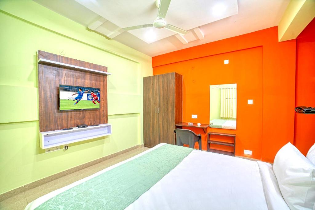 Postel nebo postele na pokoji v ubytování RedKEY Inn Bangalore Airport