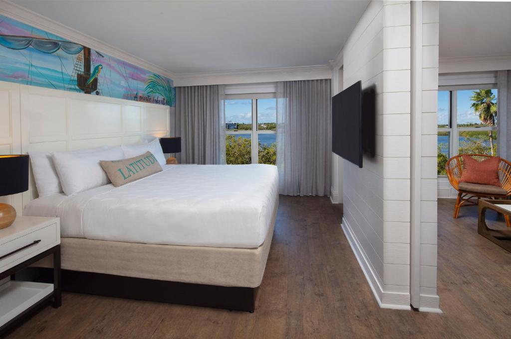 Postel nebo postele na pokoji v ubytování Margaritaville Beach House Key West