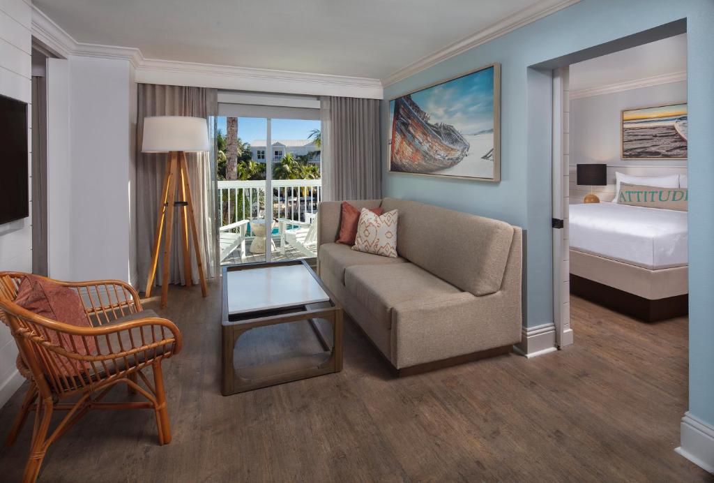 Postel nebo postele na pokoji v ubytování Margaritaville Beach House Key West