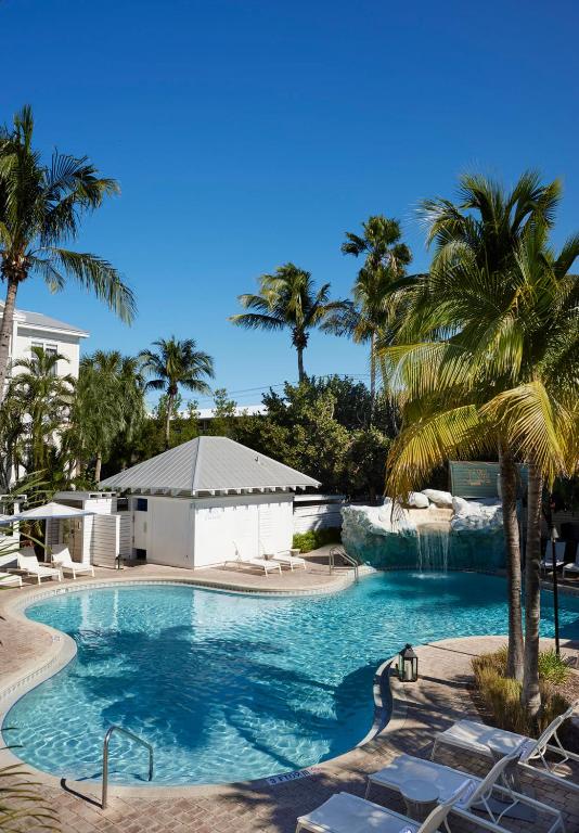 Bazén v ubytování Margaritaville Beach House Key West nebo v jeho okolí