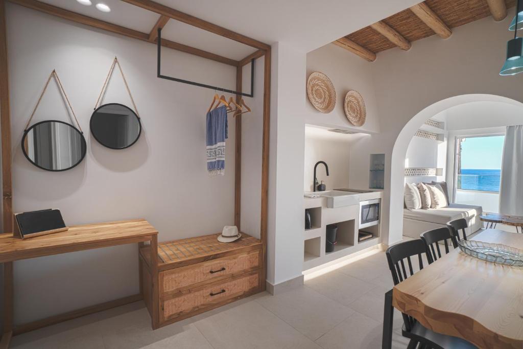 Kuchyň nebo kuchyňský kout v ubytování Sfakia Seaside luxury Suites