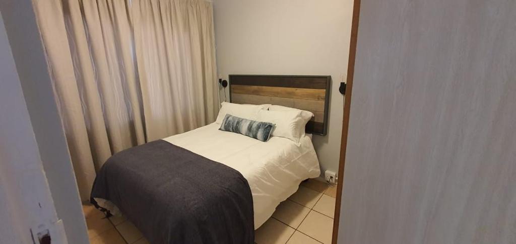TinyApartment@Mosselbay - Entire 1 Bedroom Apartment Mossel Bay Central - Image 6
