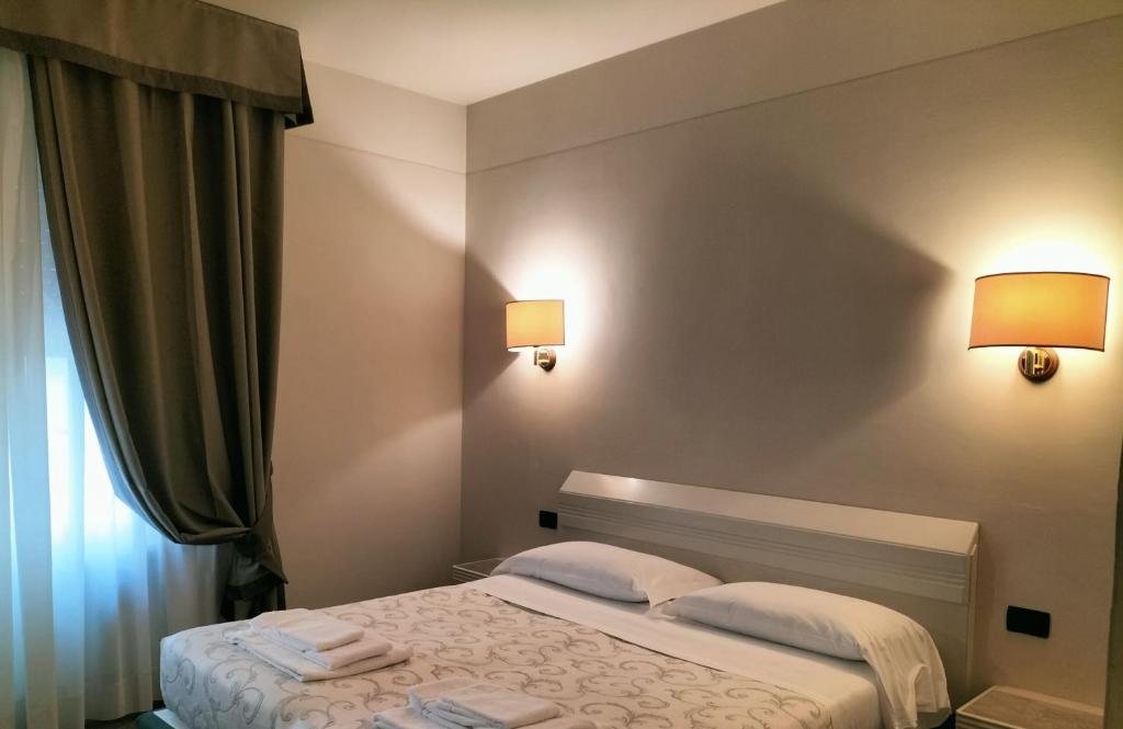 Posteľ alebo postele v izbe v ubytovaní Hotel Arcadia