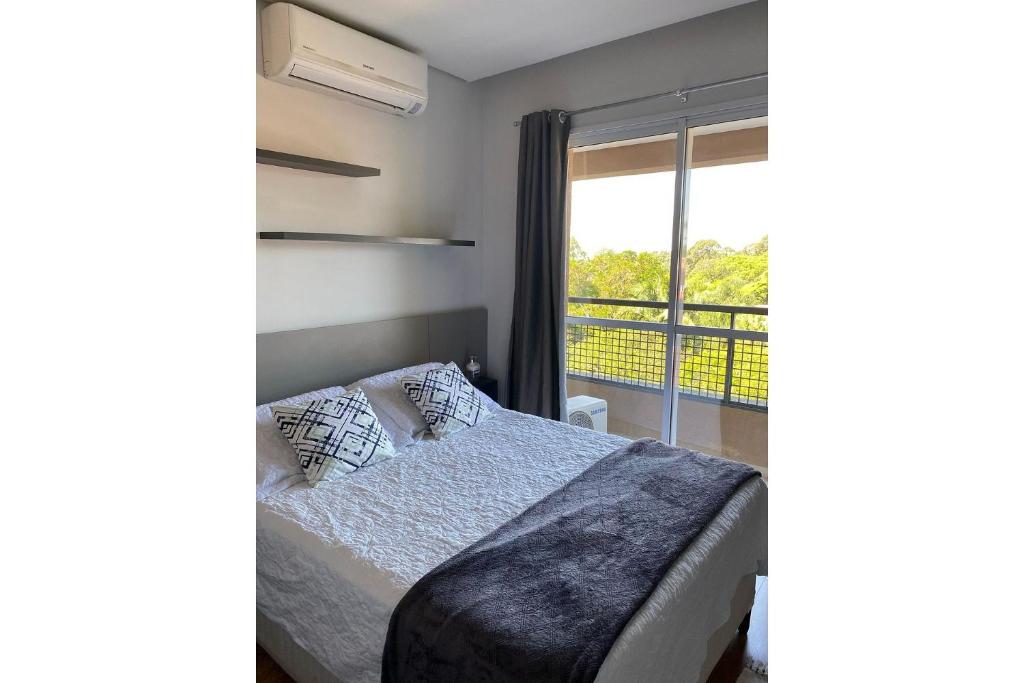 Ένα ή περισσότερα κρεβάτια σε δωμάτιο στο Flat Studio Granja Viana Completo 411