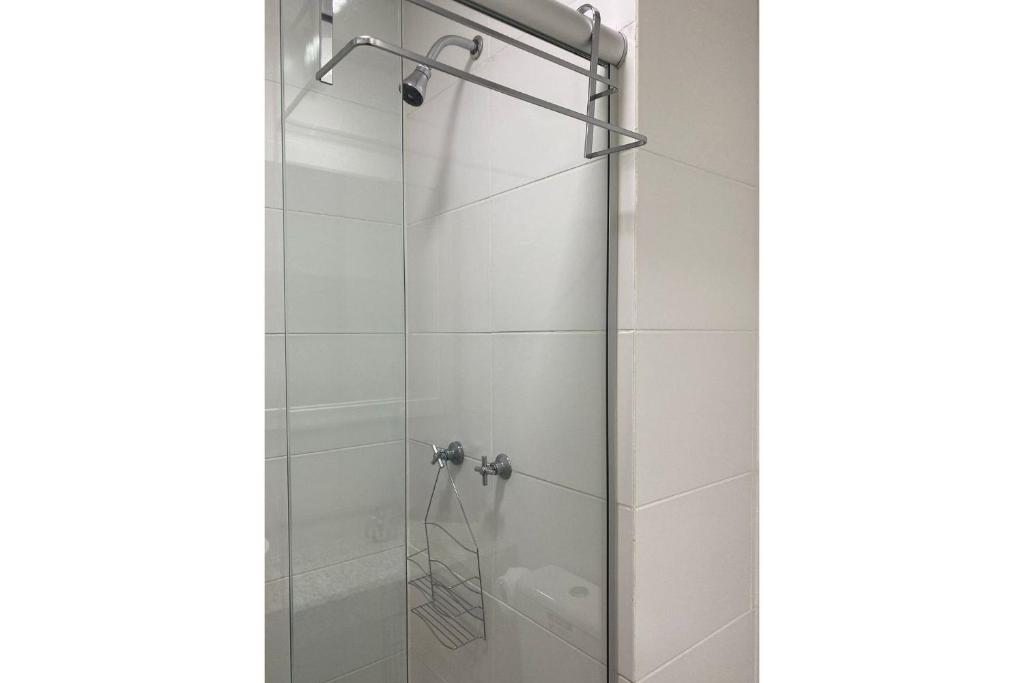 Et badeværelse på Flat Studio Granja Viana Completo 411