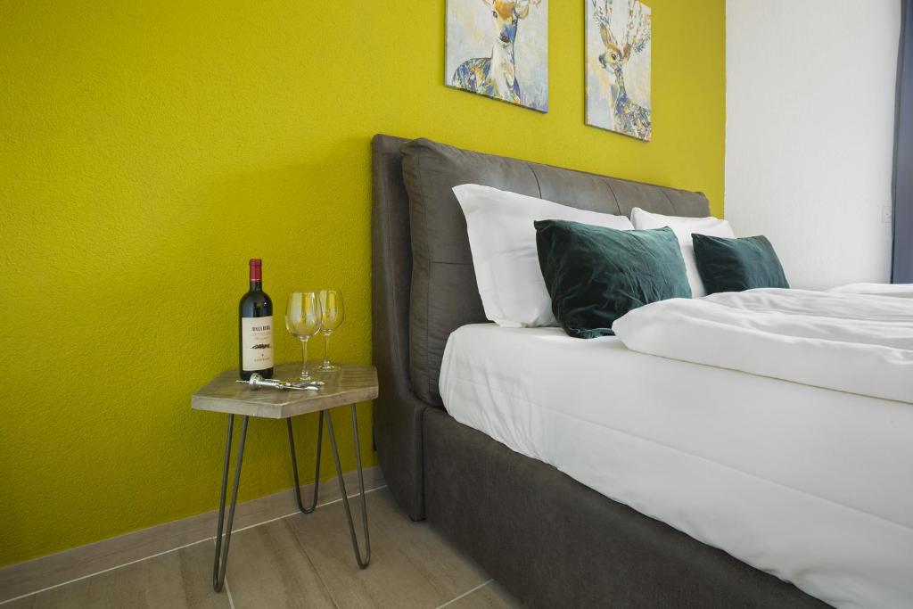 Monolocale con terrazzo vista lago Via Cassarinetta 7 by LR - Resim 12