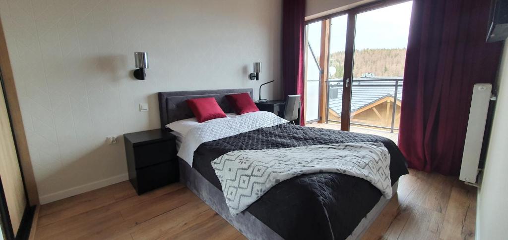 Posteľ alebo postele v izbe v ubytovaní Karpatia Resort Apartament Krystallos