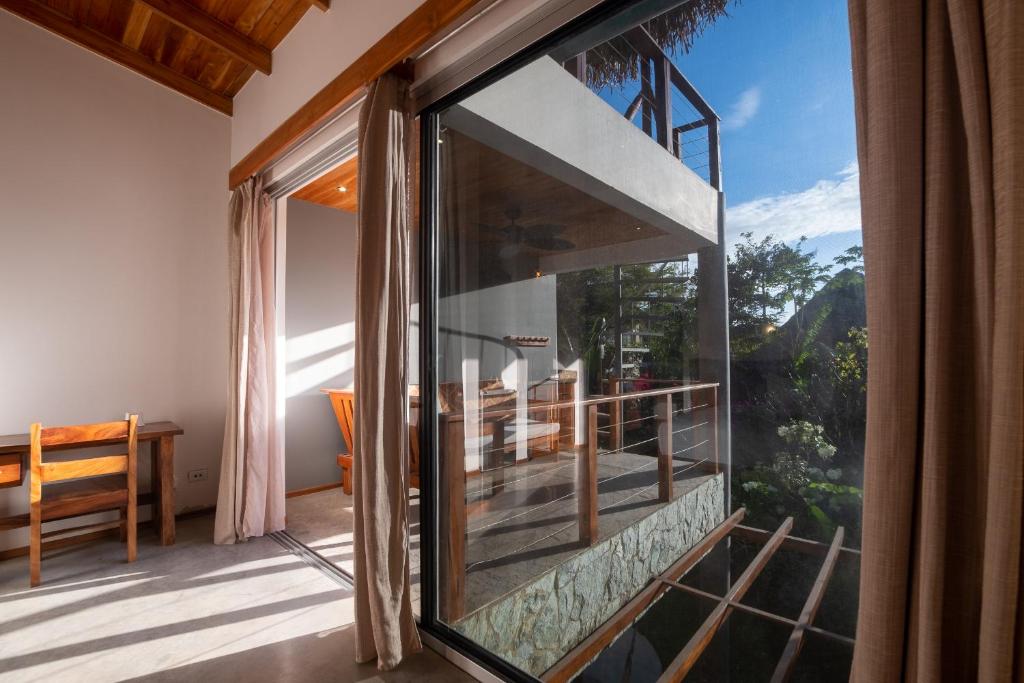 Balkón nebo terasa v ubytování Iluminar Beachfront Suites