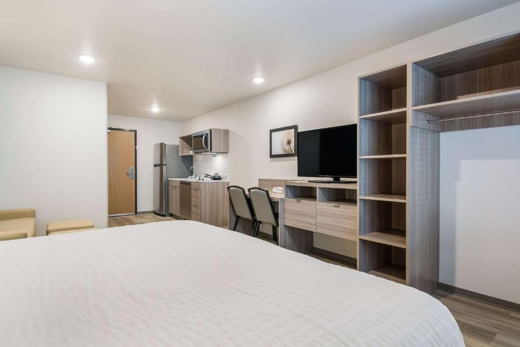 WoodSpring Suites Portland Vancouver - Chambre Standard King Avec Canapé-lit - Non-fumeur