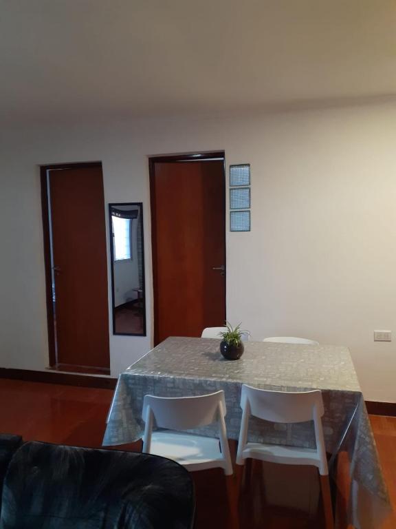 DEPARTAMENT AMATT (15 min del Aeropuerto Internacional Ezeiza)