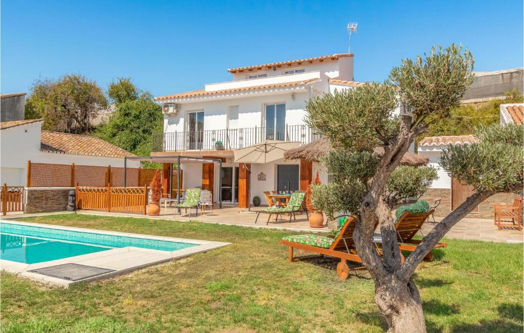 Πισίνα στο ή κοντά στο 3 Bedroom Stunning Home In Mezquitilla