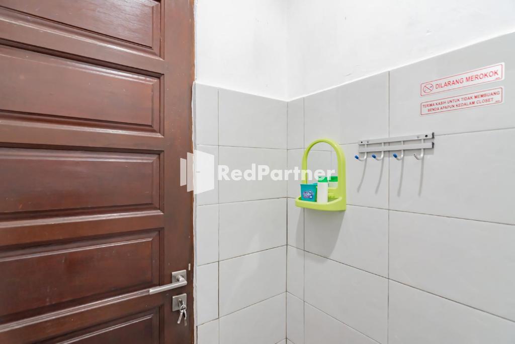 Fotografie z fotogalerie ubytování Langkar Guest House Syariah Mitra RedDoorz v destinaci Samarinda
