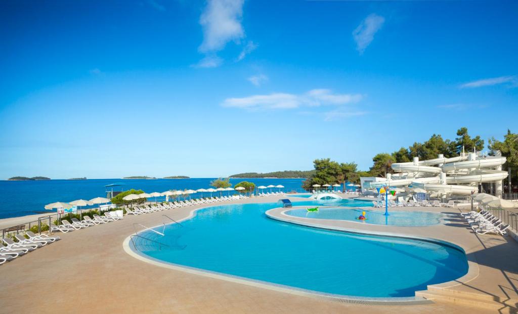 Бассейн в Maistra Select Villas Rubin Resort или поблизости