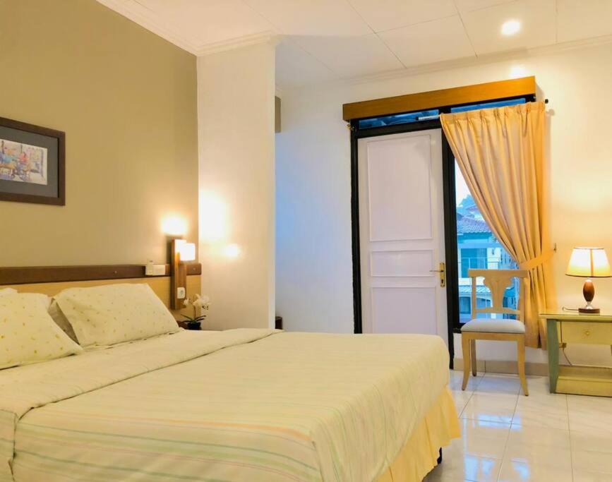 Voodi või voodid majutusasutuse Woodhill Villa Kota Bunga by Citrus House toas